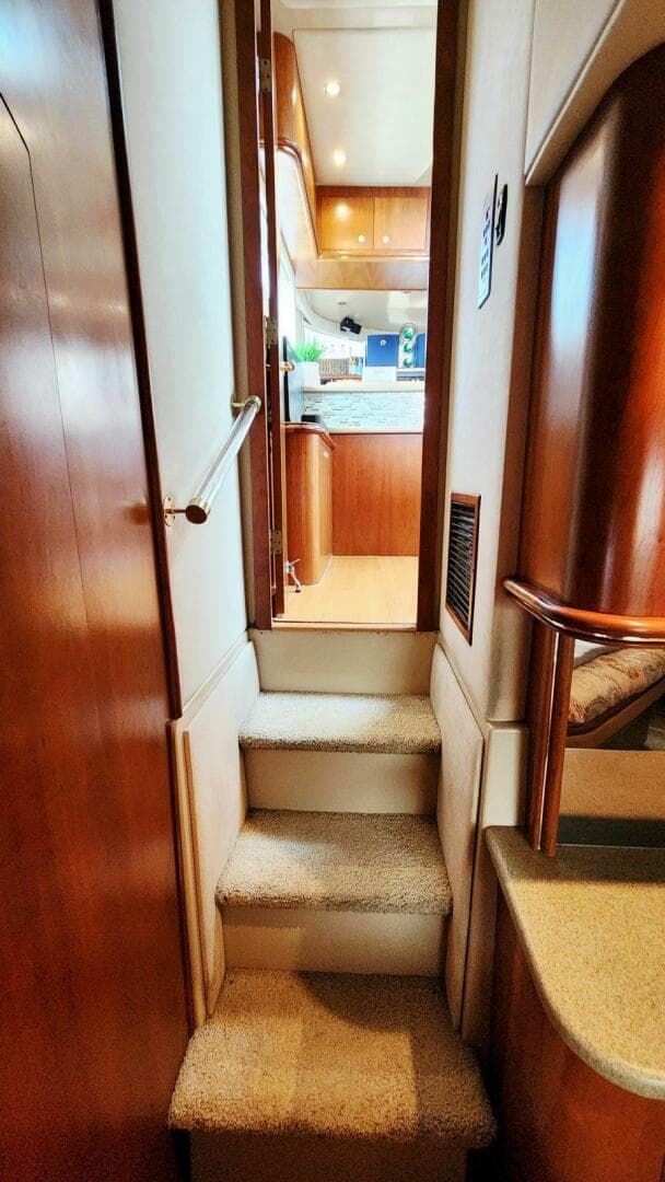 2000 Cruisers Yachts 4450 Express — photo 62