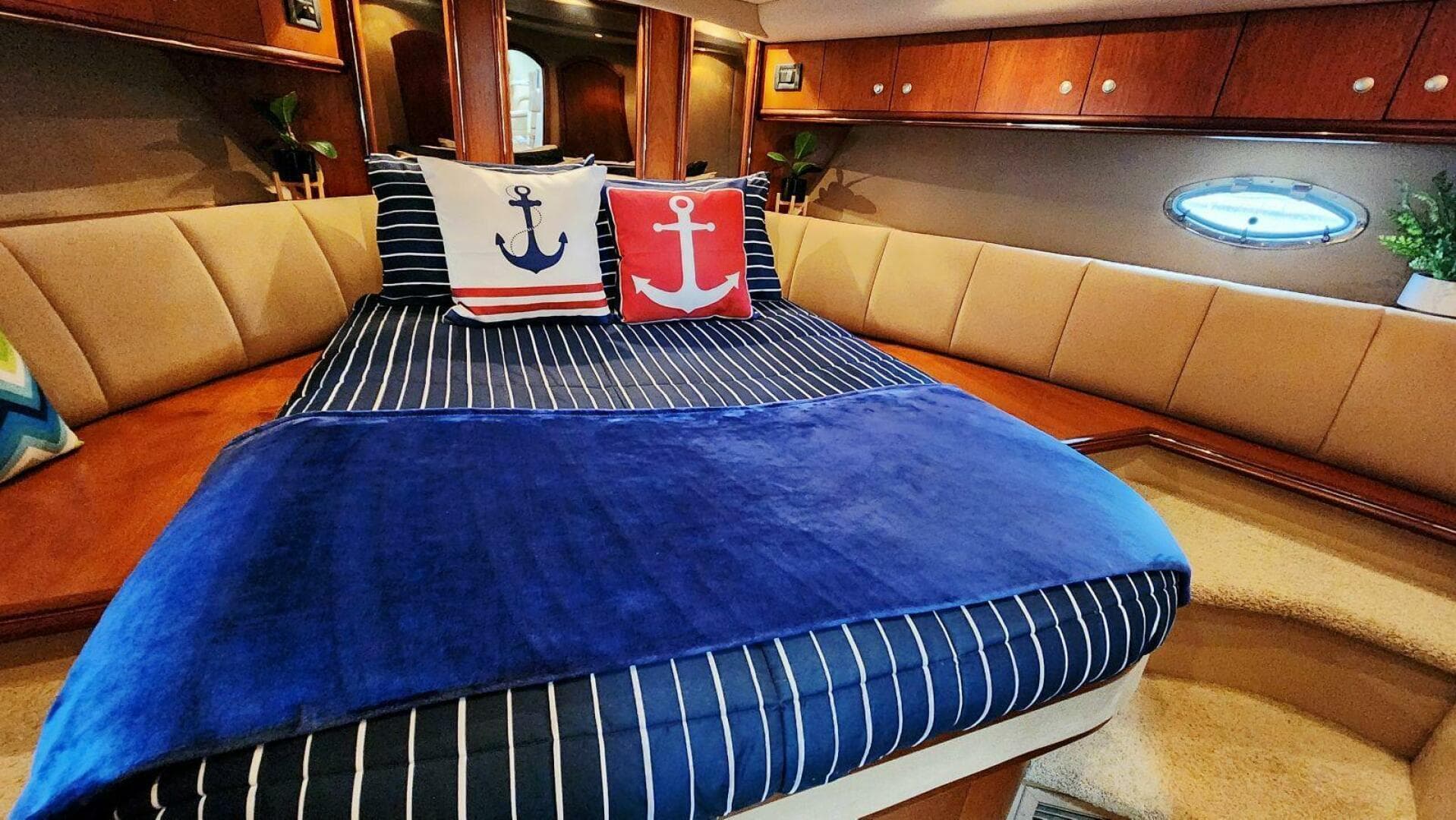 2000 Cruisers Yachts 4450 Express — photo 48