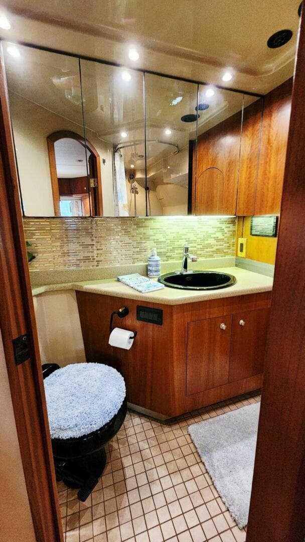 2000 Cruisers Yachts 4450 Express — photo 58