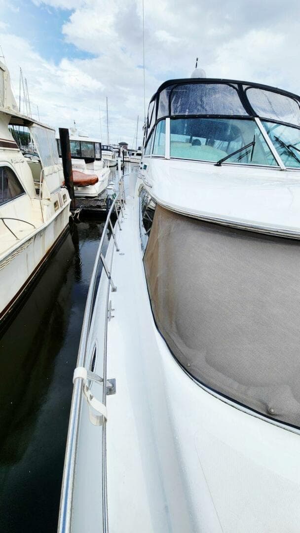 2000 Cruisers Yachts 4450 Express — photo 11