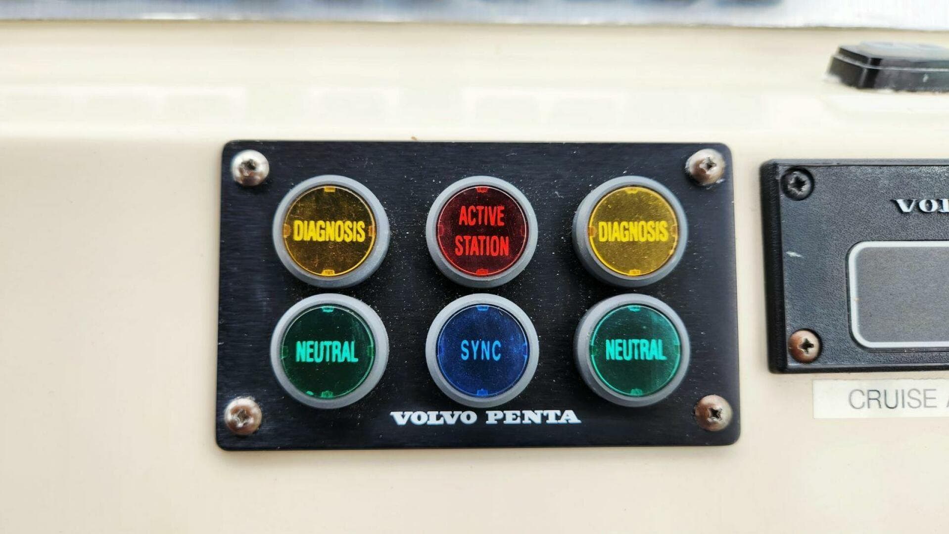 2000 Cruisers Yachts 4450 Express — photo 26