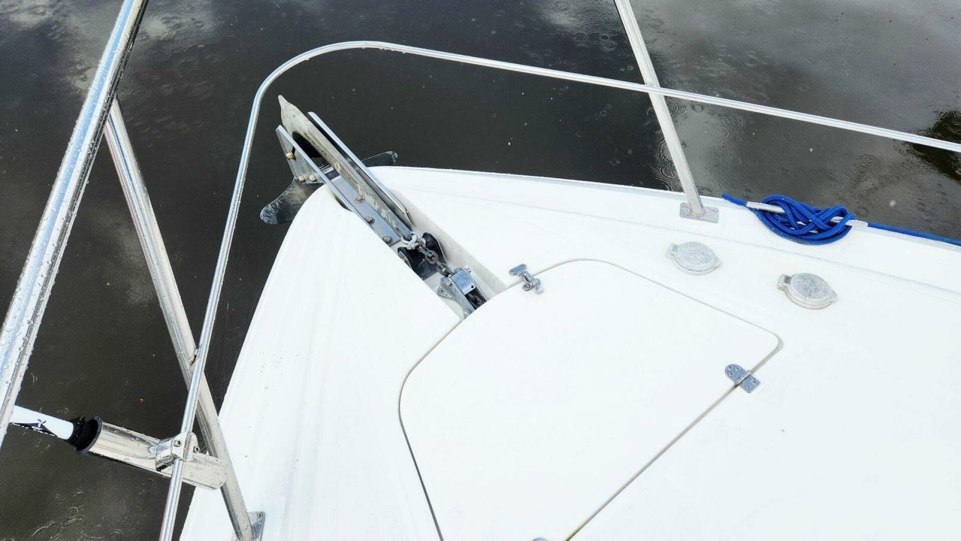 2000 Cruisers Yachts 4450 Express — photo 8