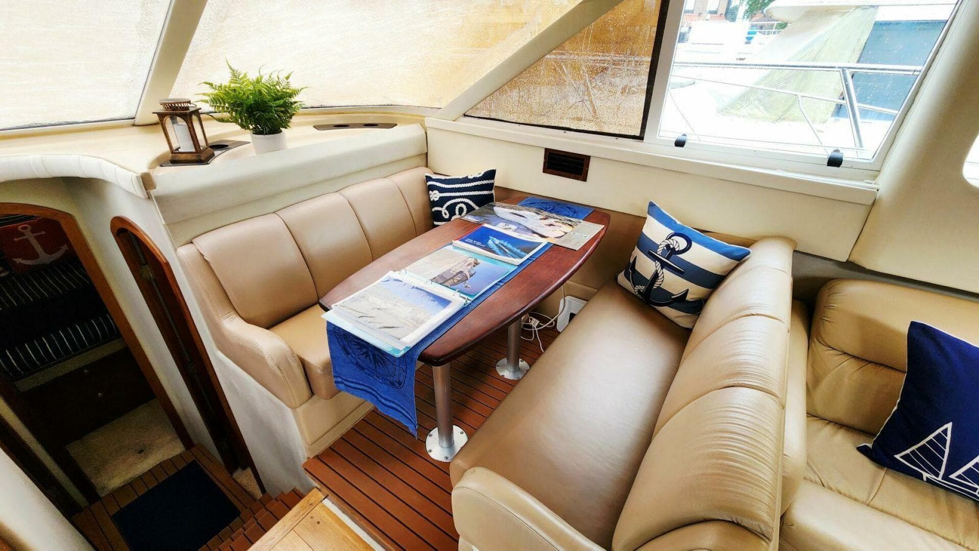 2000 Cruisers Yachts 4450 Express — photo 32