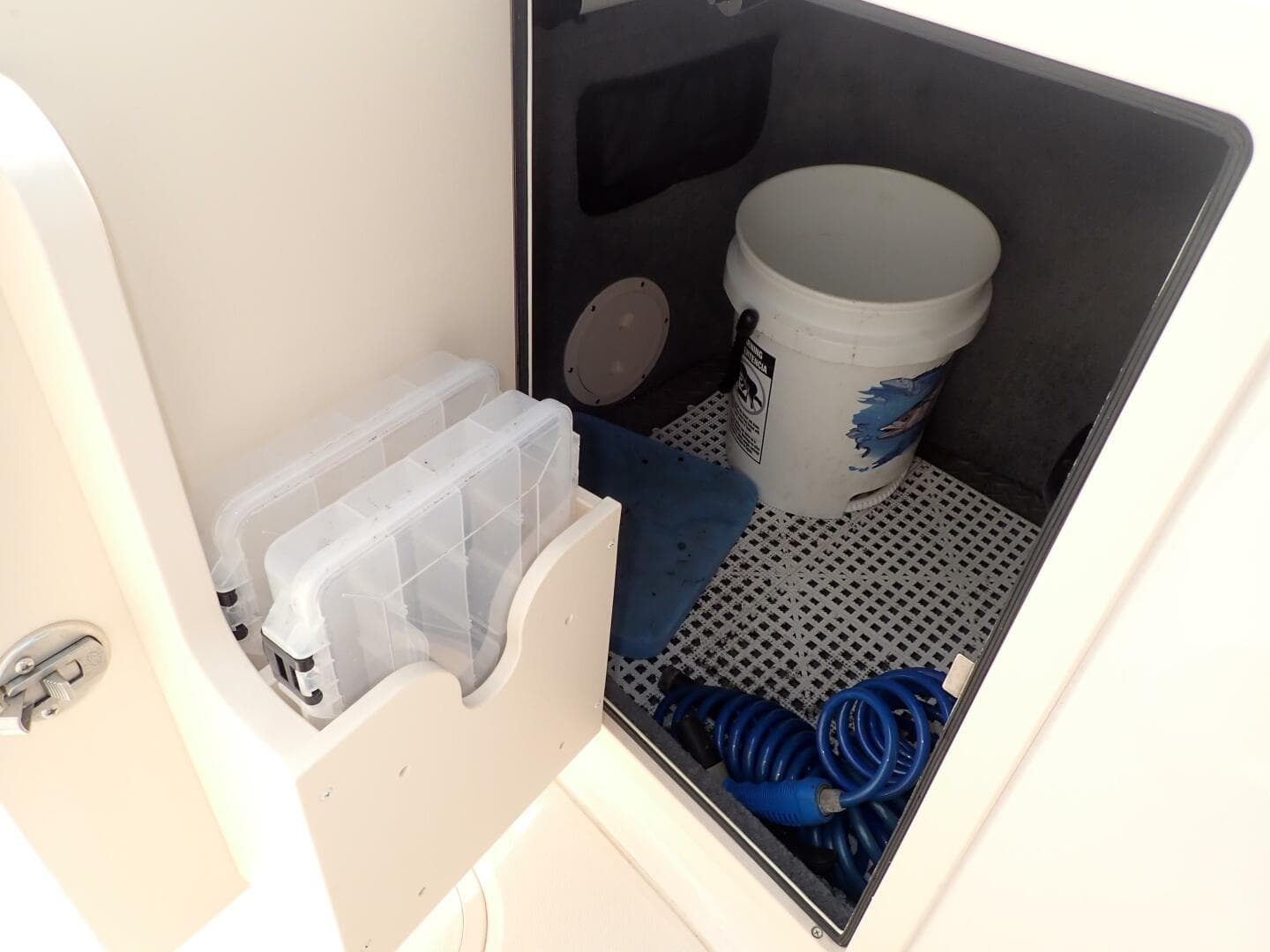 2021 Grady-White 275 — photo 34