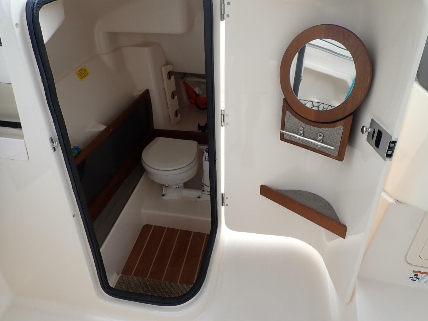 2021 Grady-White 275 — photo 28