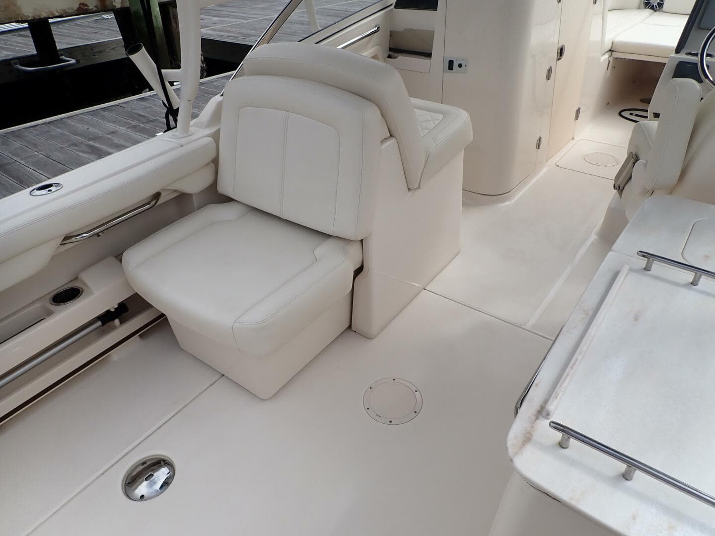 2021 Grady-White 275 — photo 23