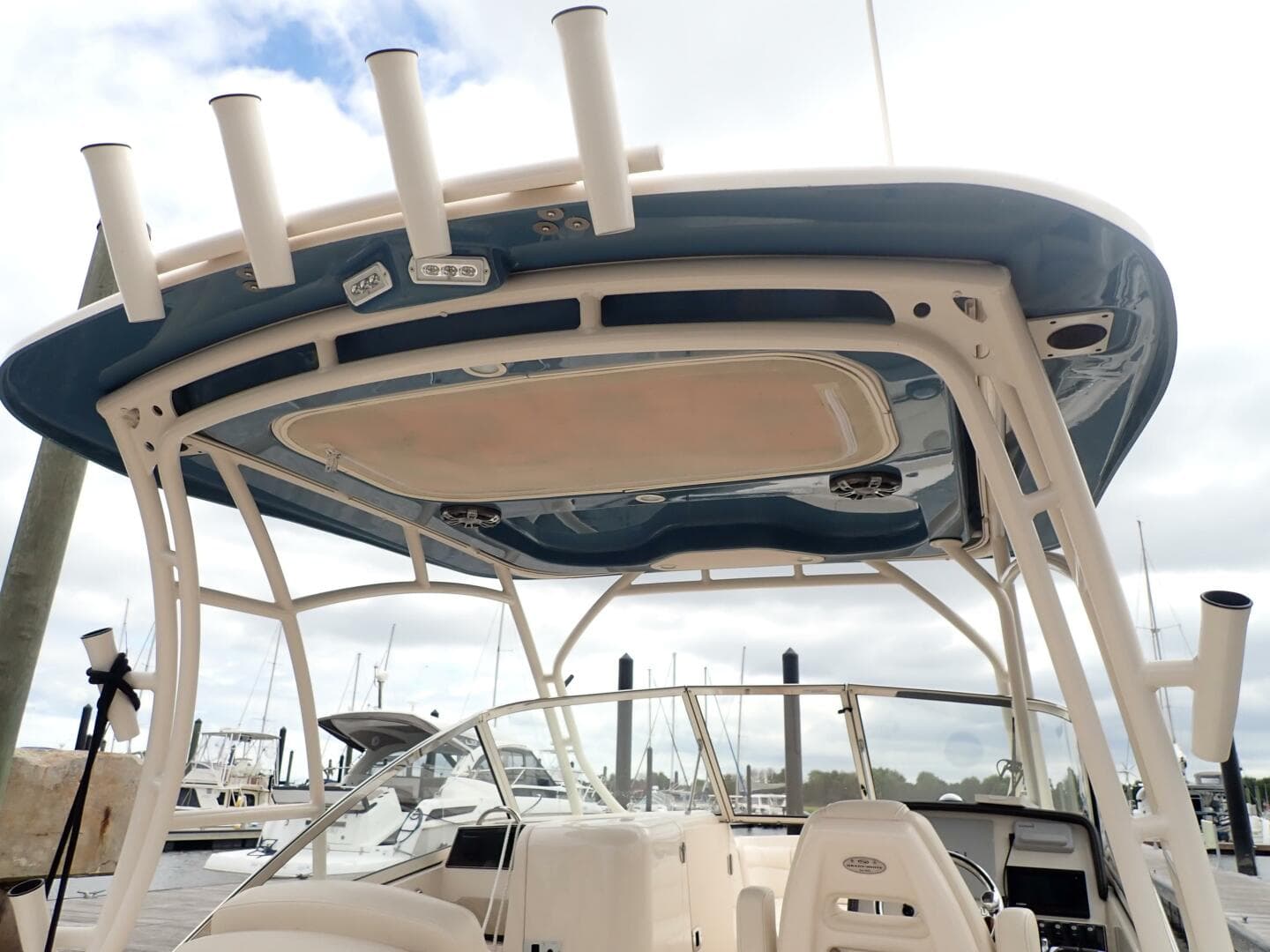 2021 Grady-White 275 — photo 11