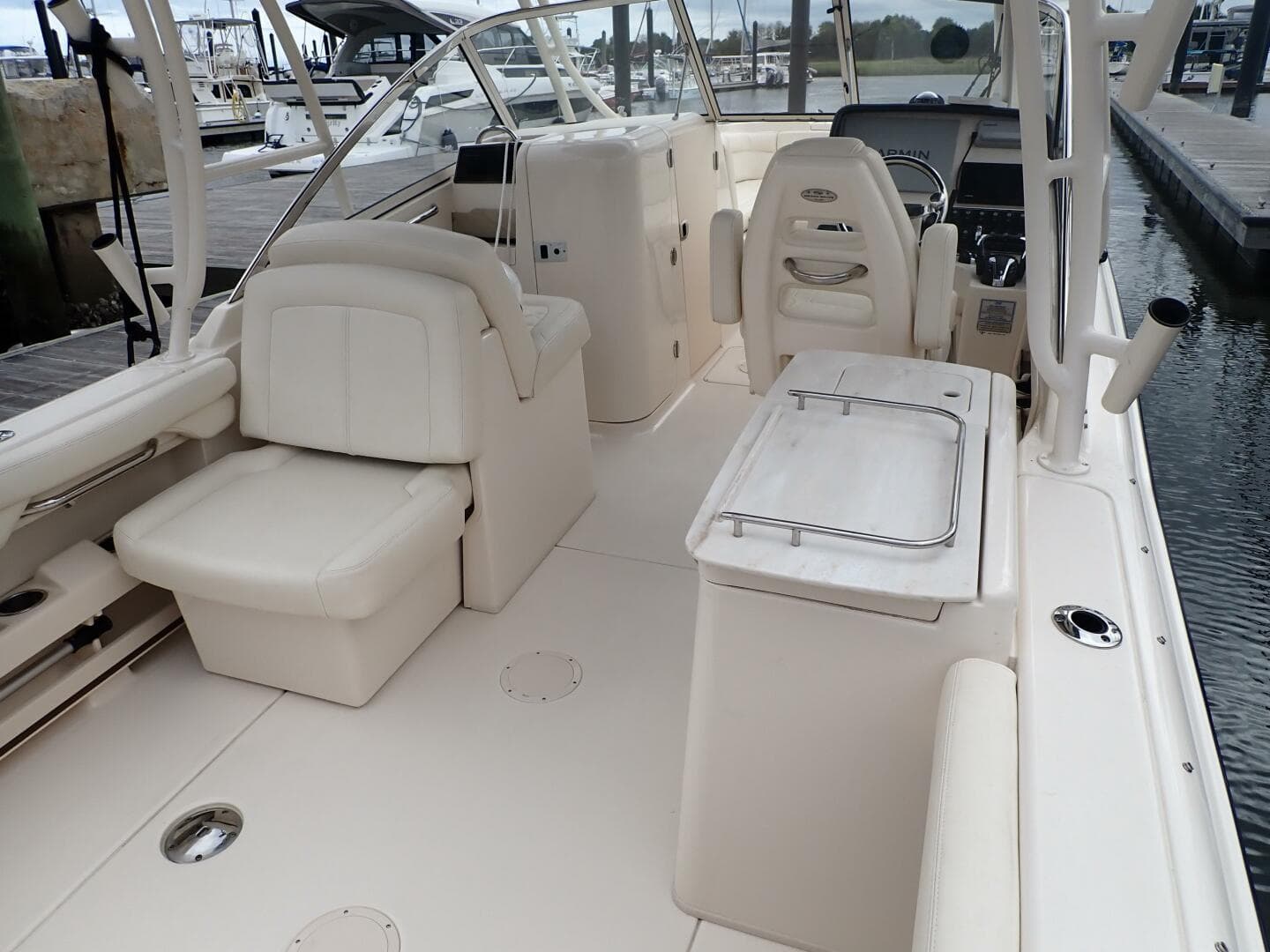 2021 Grady-White 275 — photo 10