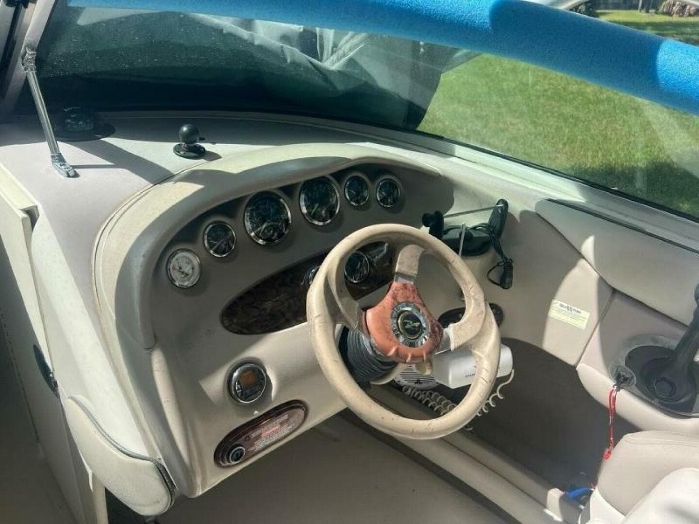 2003 Sea Ray 220 Bow Rider — photo 7