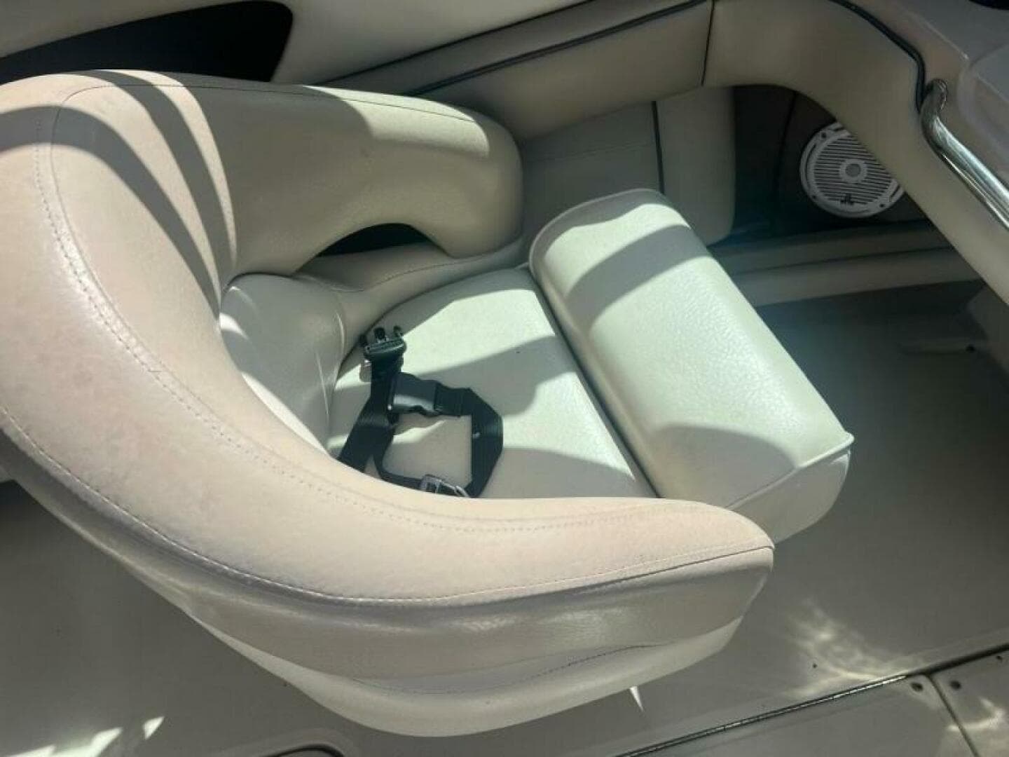 2003 Sea Ray 220 Bow Rider — photo 8