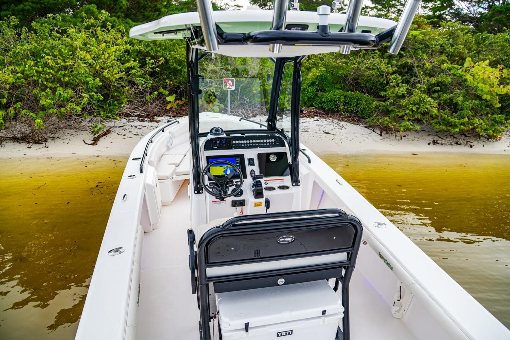 2018 Everglades 243 CC — photo 25