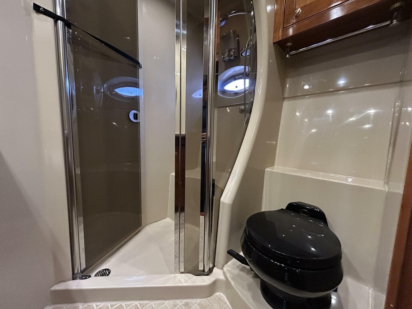 2003 Cruisers Yachts 540 Express — photo 24