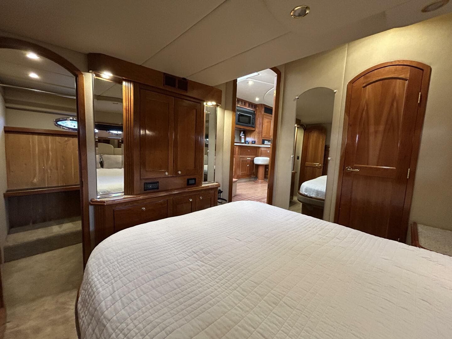 2003 Cruisers Yachts 540 Express — photo 21
