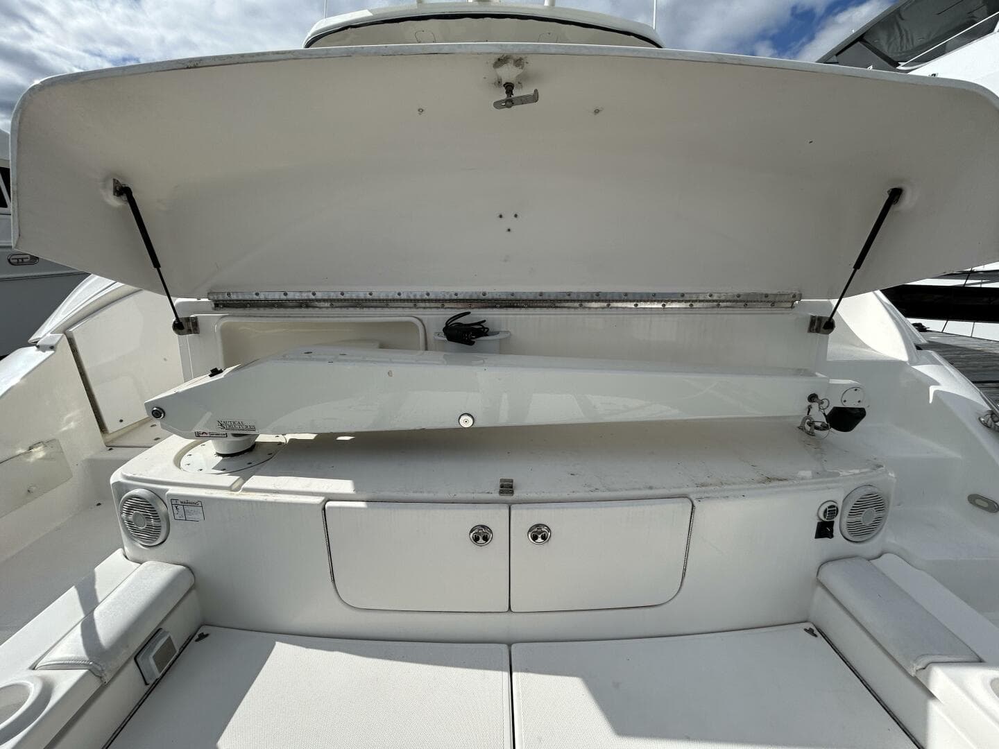 2003 Cruisers Yachts 540 Express — photo 6