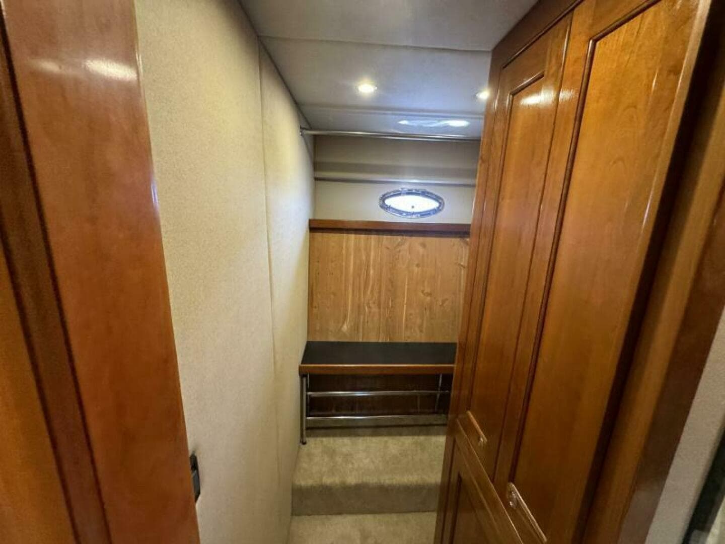 2003 Cruisers Yachts 540 Express — photo 22