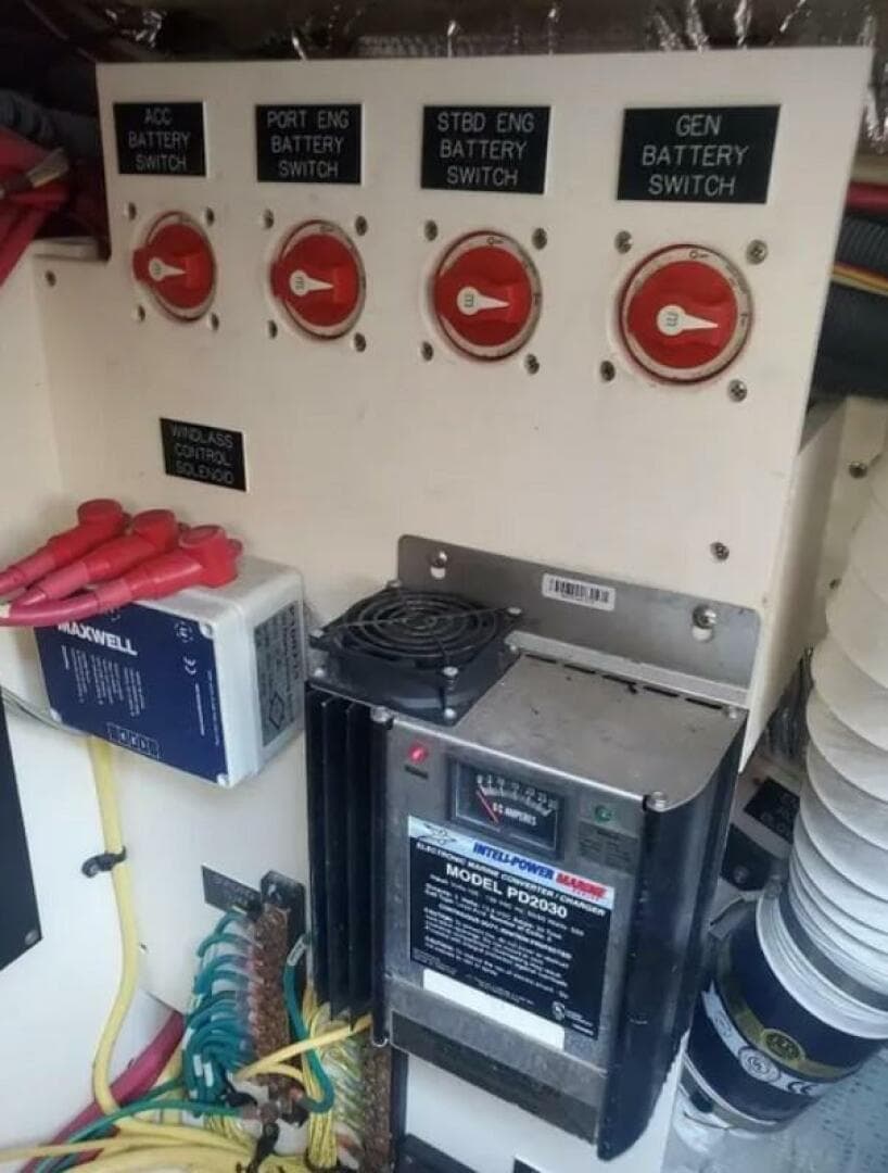 2007 Cruisers Yachts 310 Express — photo 17