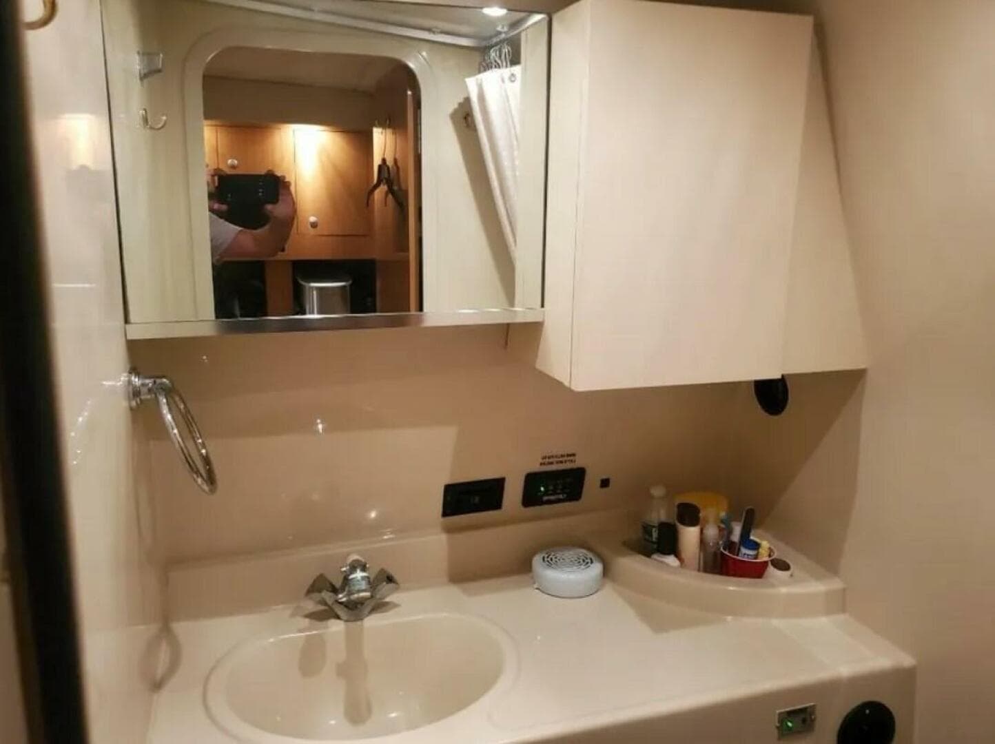 2007 Cruisers Yachts 310 Express — photo 13