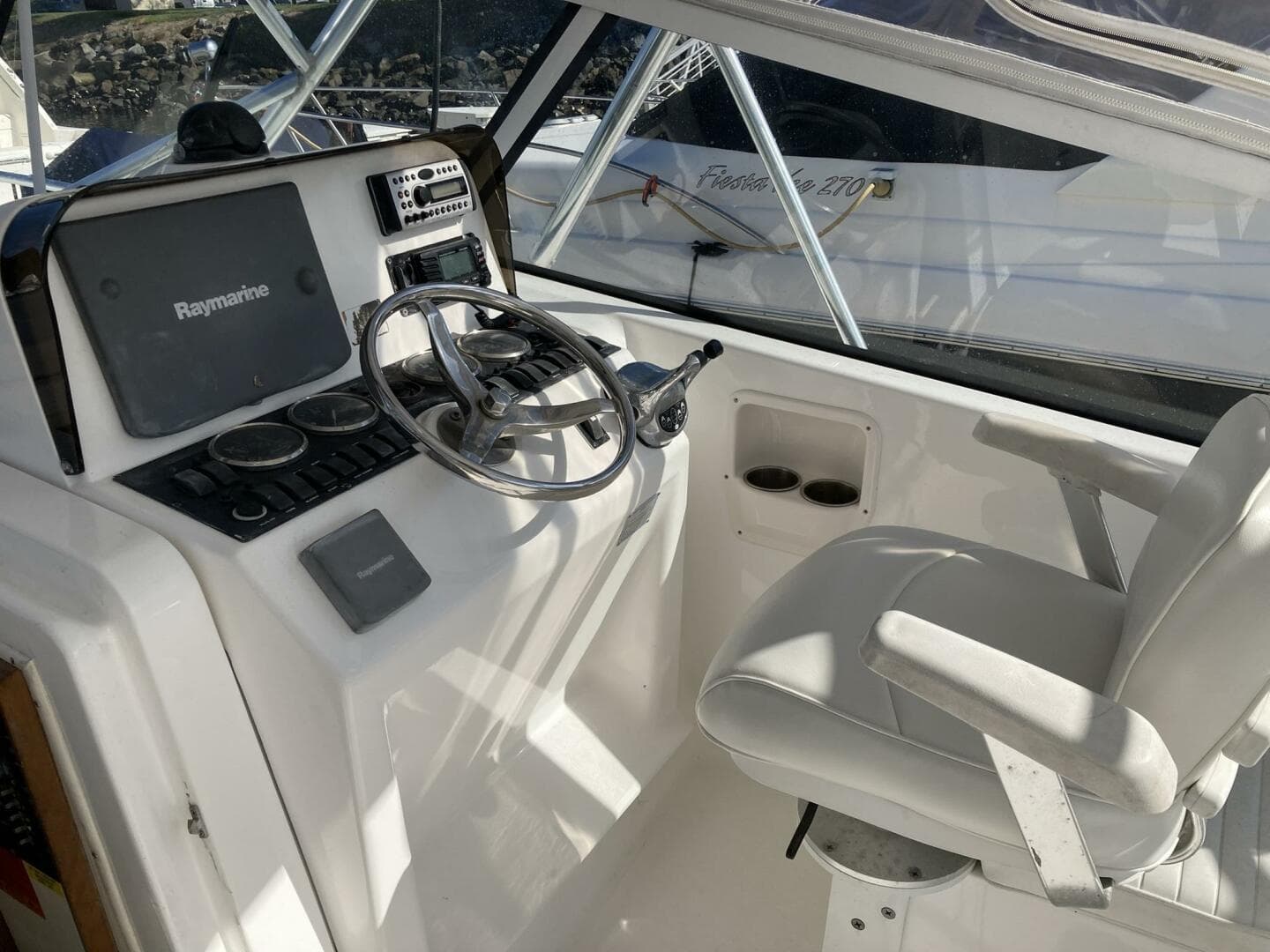 2006 Luhrs 280 Express Open — photo 12
