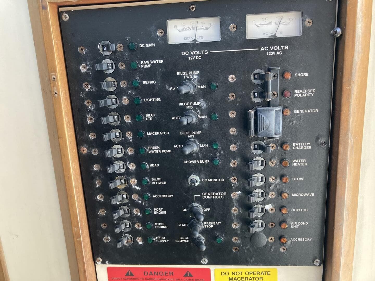 2006 Luhrs 280 Express Open — photo 26