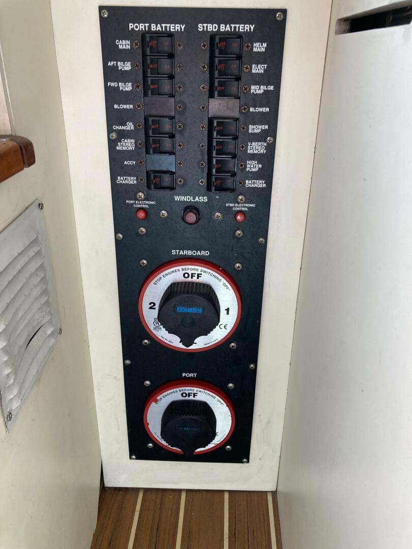 2006 Luhrs 280 Express Open — photo 24