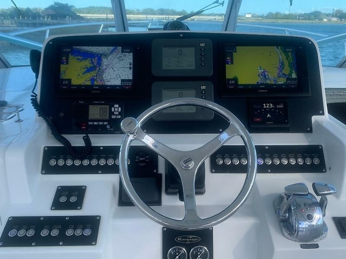 2006 Rampage 38 Express — photo 15