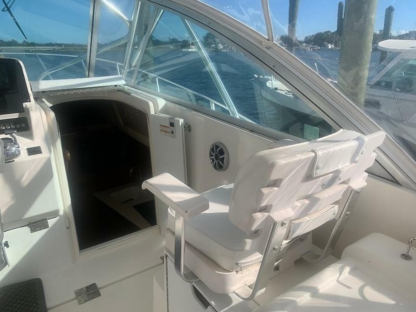 2006 Rampage 38 Express — photo 26