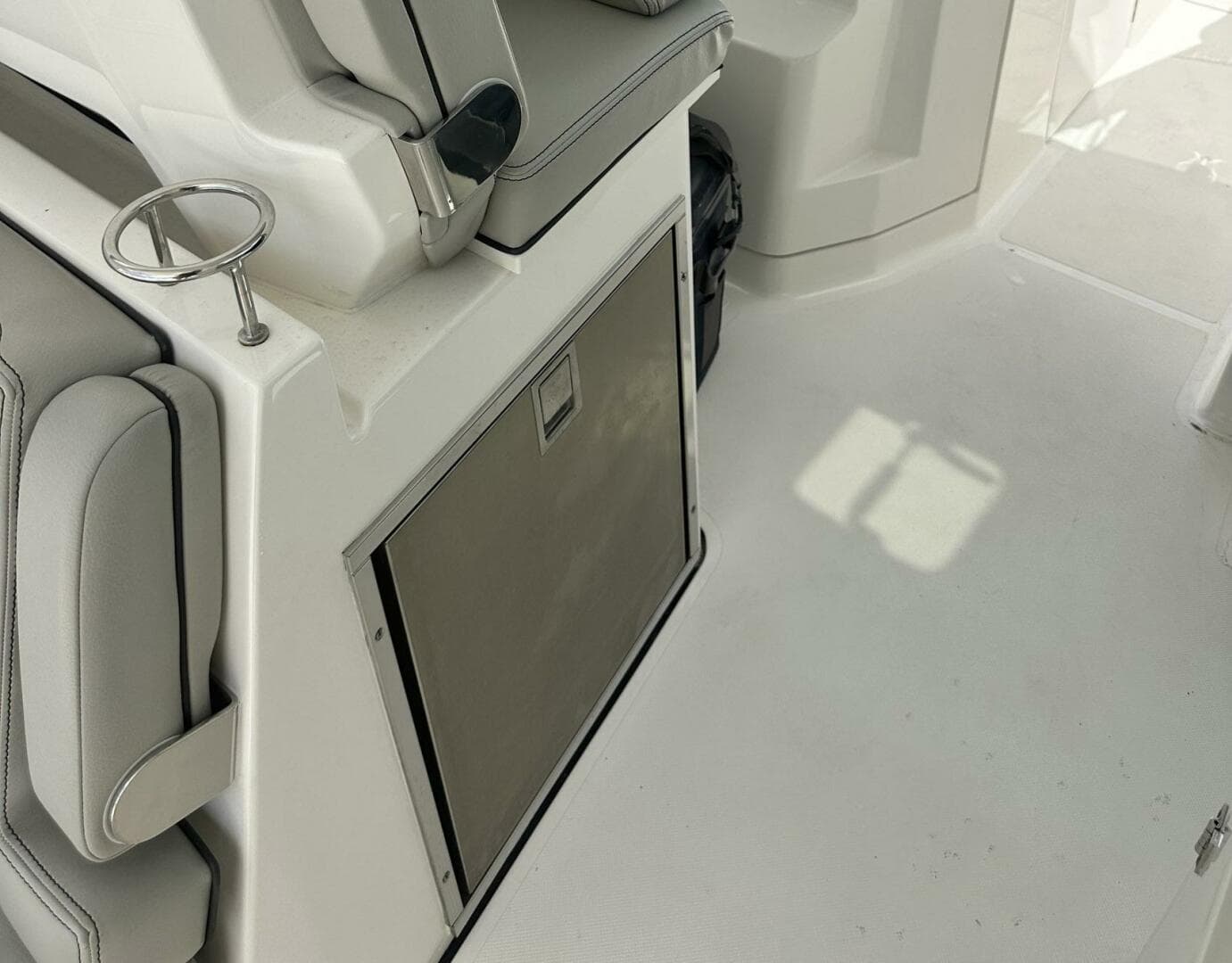 2023 Pursuit DC 295 — photo 15