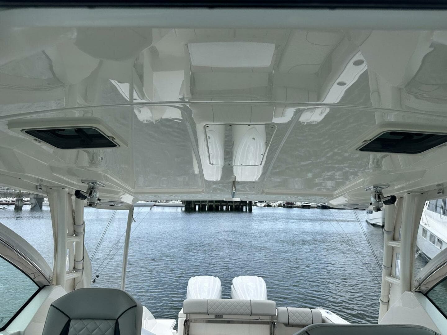 2023 Pursuit DC 295 — photo 21