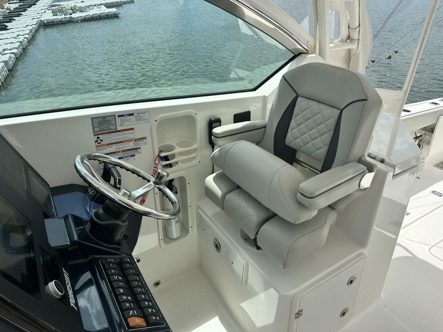 2023 Pursuit DC 295 — photo 12