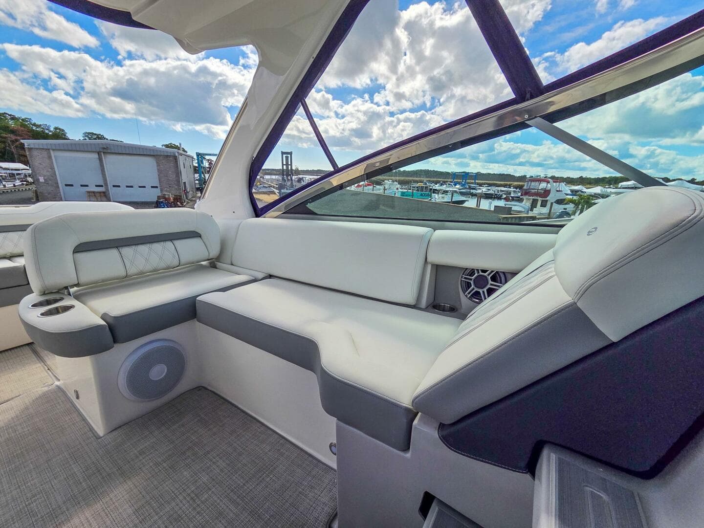 2026 Regal 33 Xo — photo 21