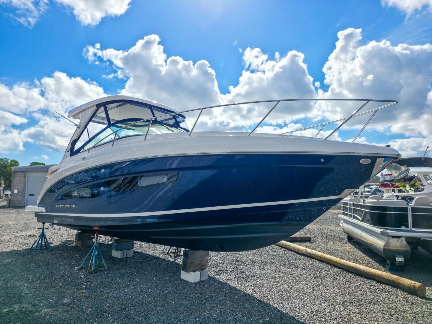 2026 Regal 33 Xo — photo 8