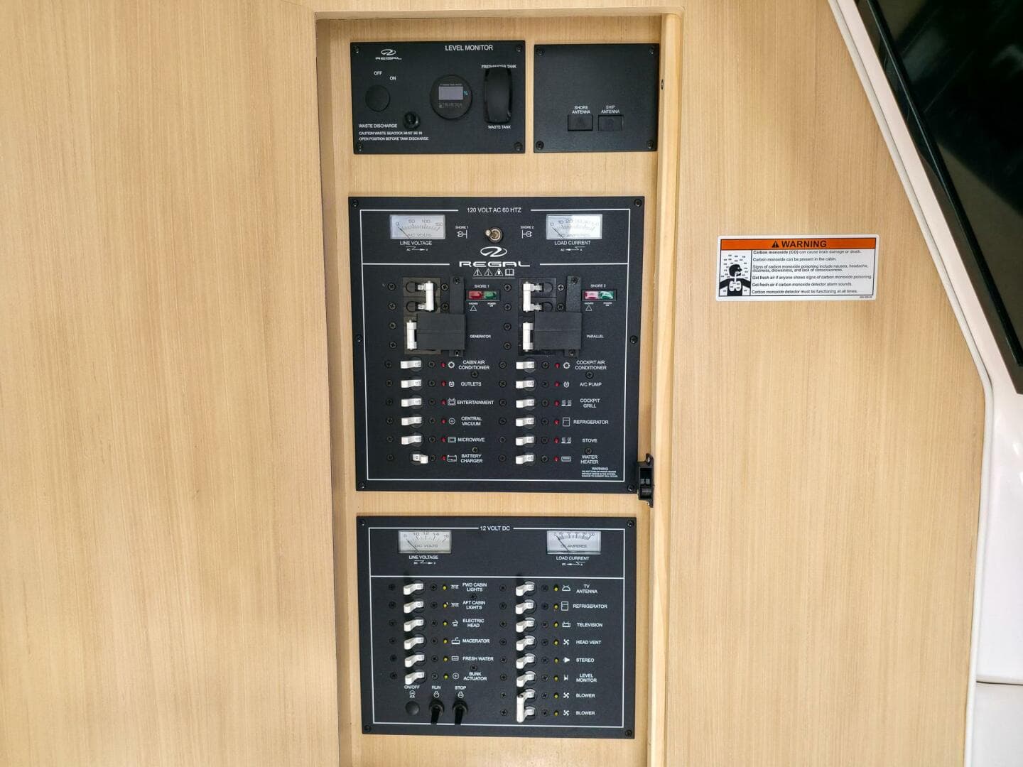 2026 Regal 33 Xo — photo 40