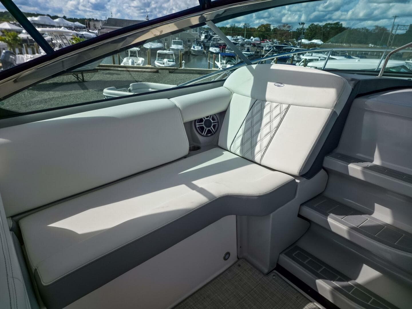 2026 Regal 33 Xo — photo 20