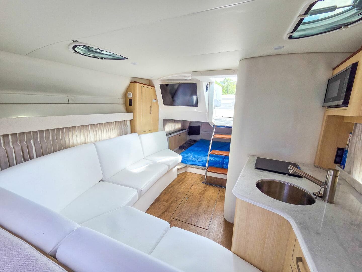 2026 Regal 33 Xo — photo 30