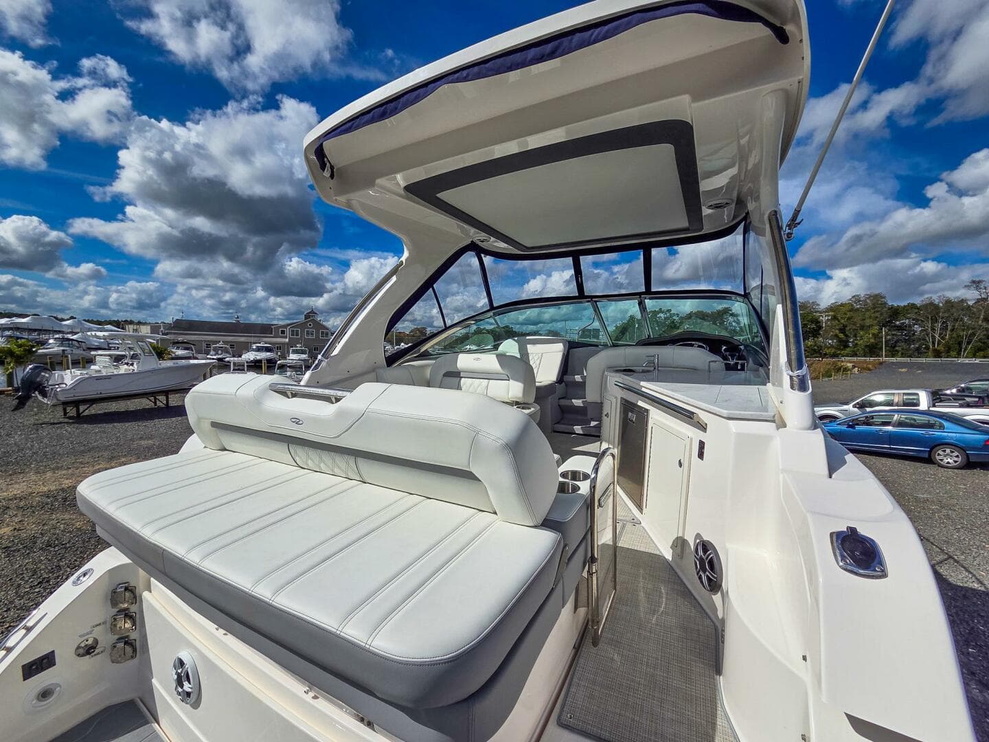 2026 Regal 33 Xo — photo 13