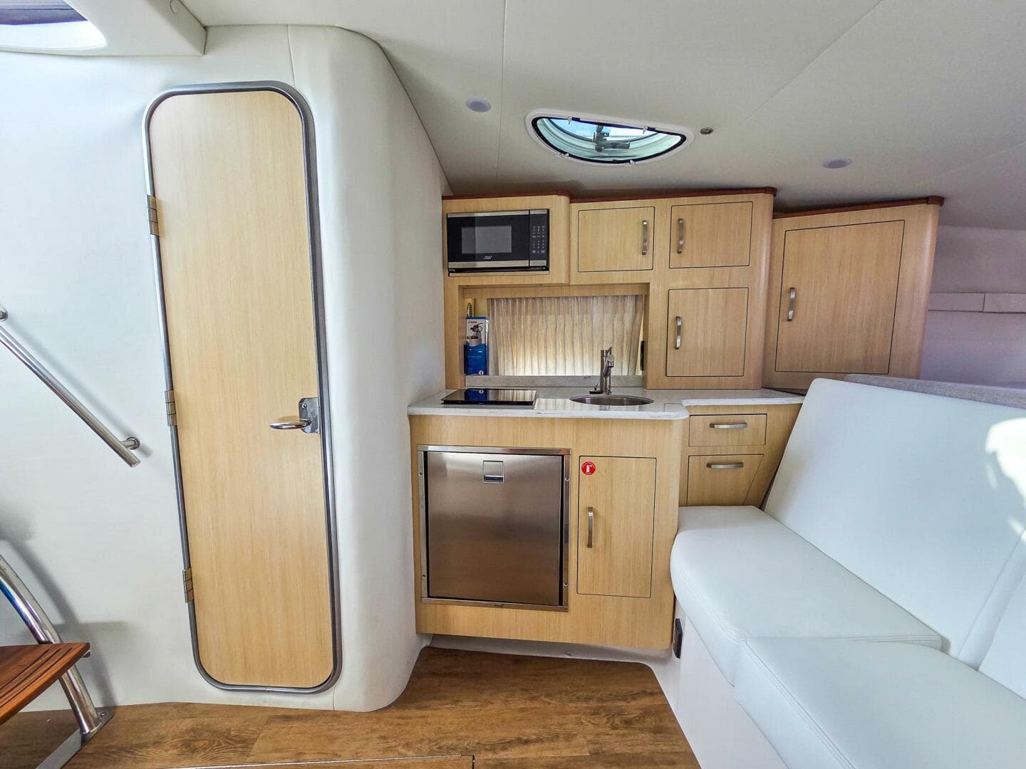 2026 Regal 33 Xo — photo 28