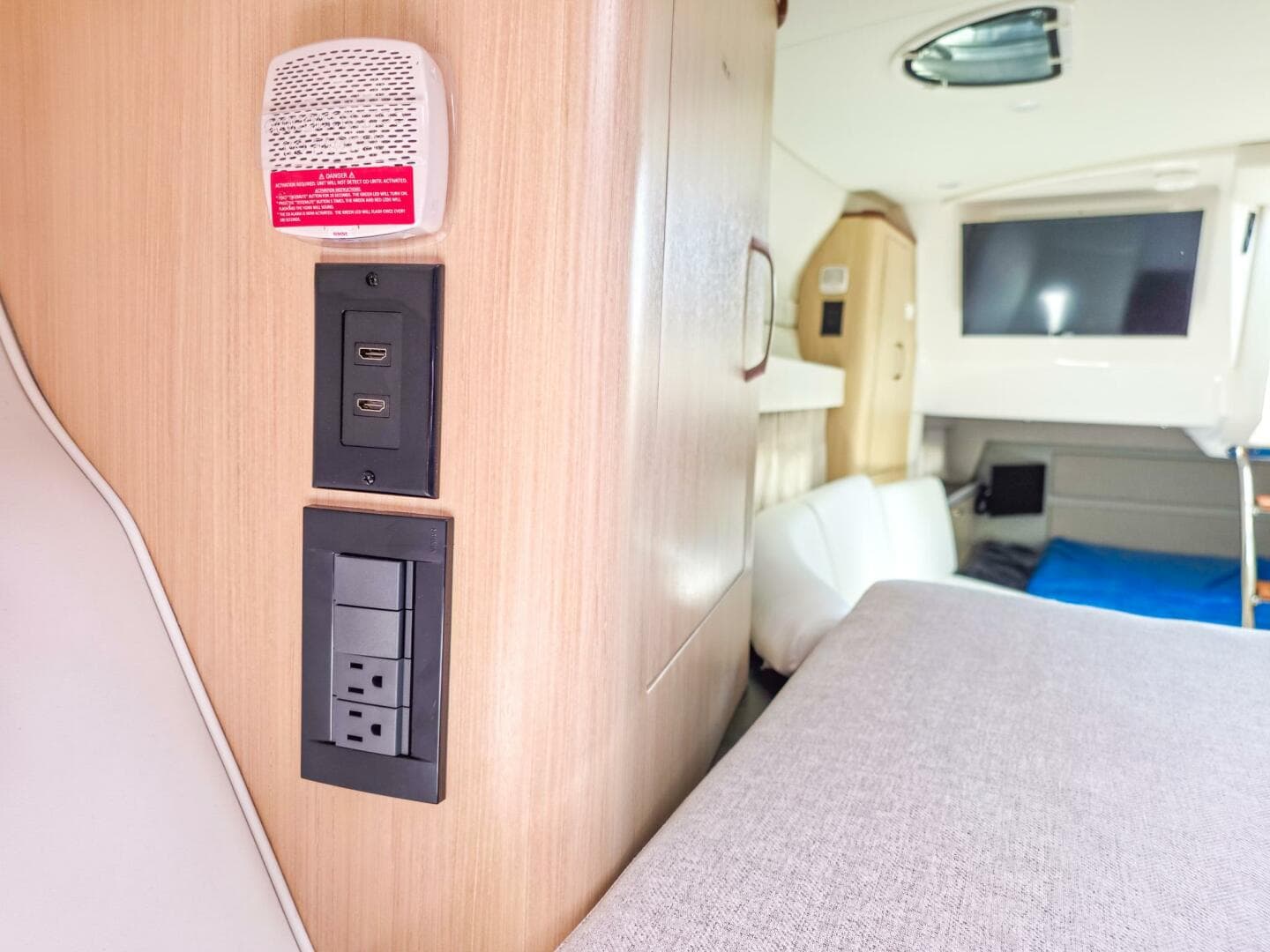 2026 Regal 33 Xo — photo 37