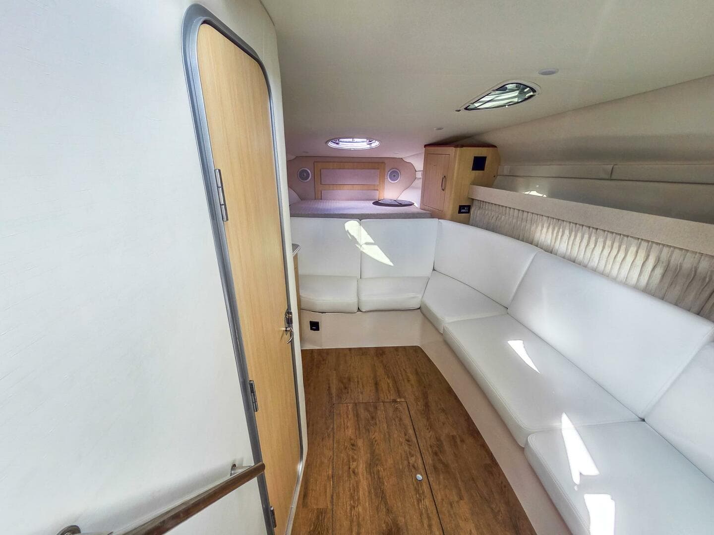 2026 Regal 33 Xo — photo 31