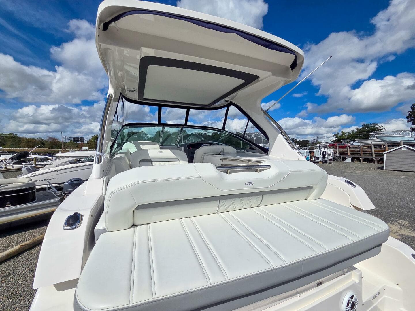 2026 Regal 33 Xo — photo 14