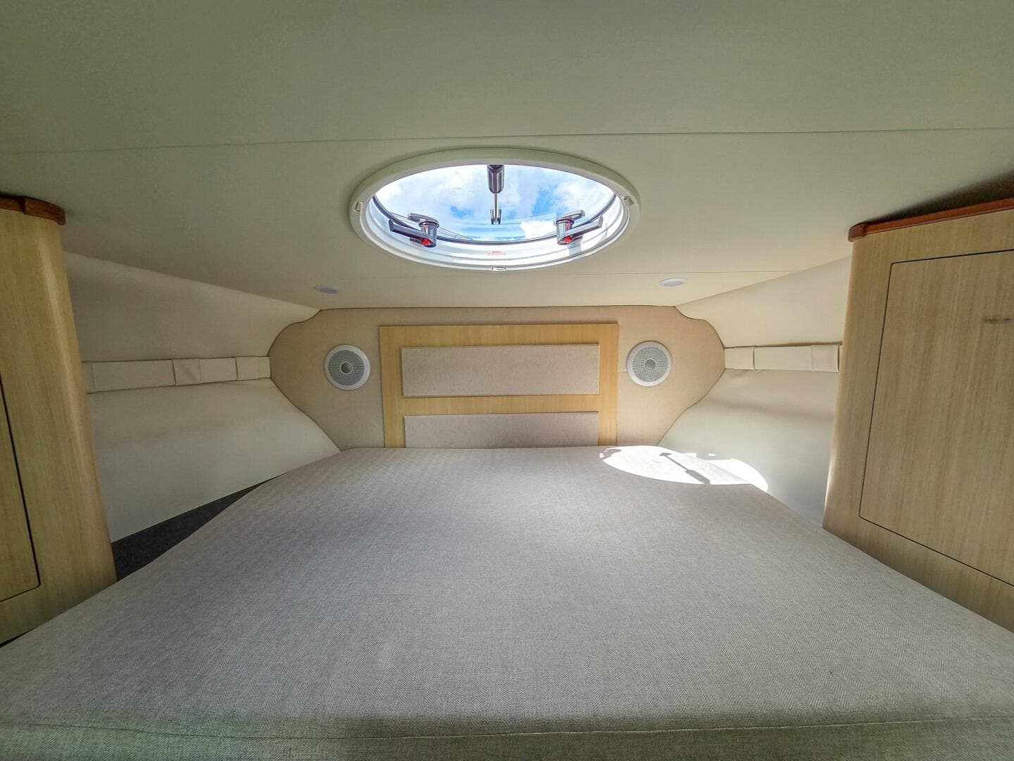 2026 Regal 33 Xo — photo 34