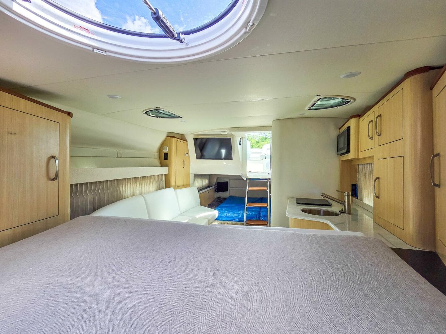 2026 Regal 33 Xo — photo 33