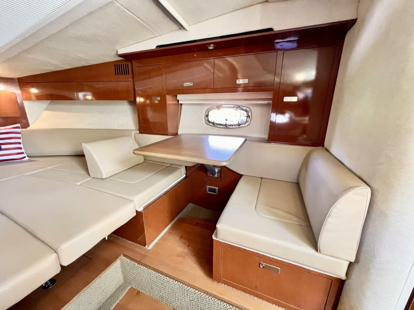 2012 Sea Ray 310 Sundancer — photo 12