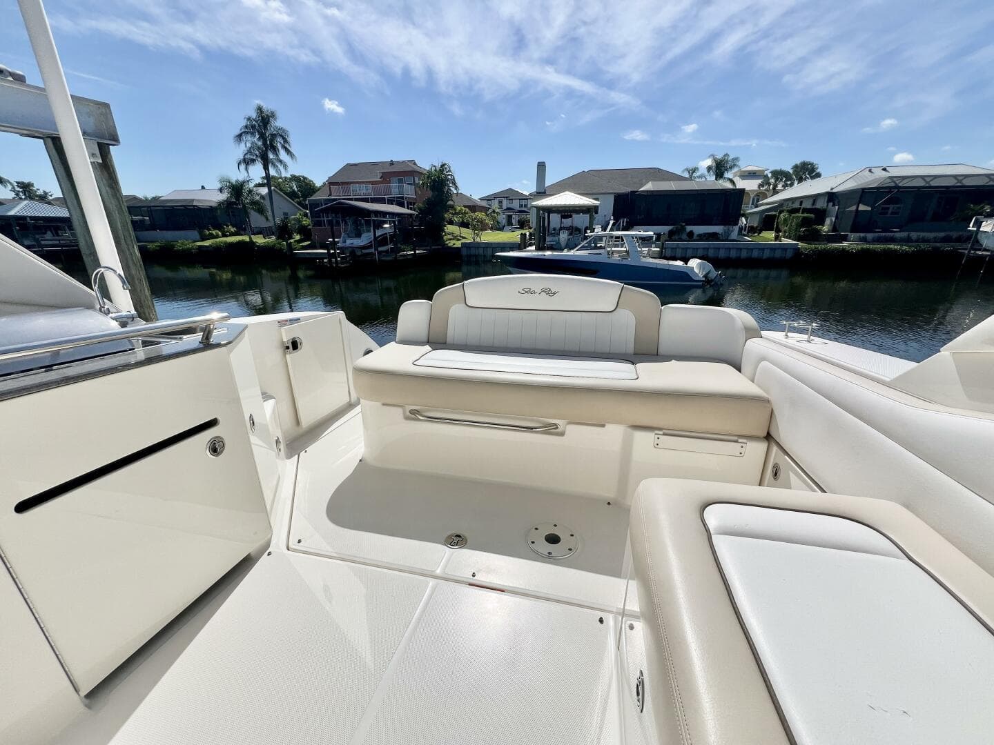 2012 Sea Ray 310 Sundancer — photo 7