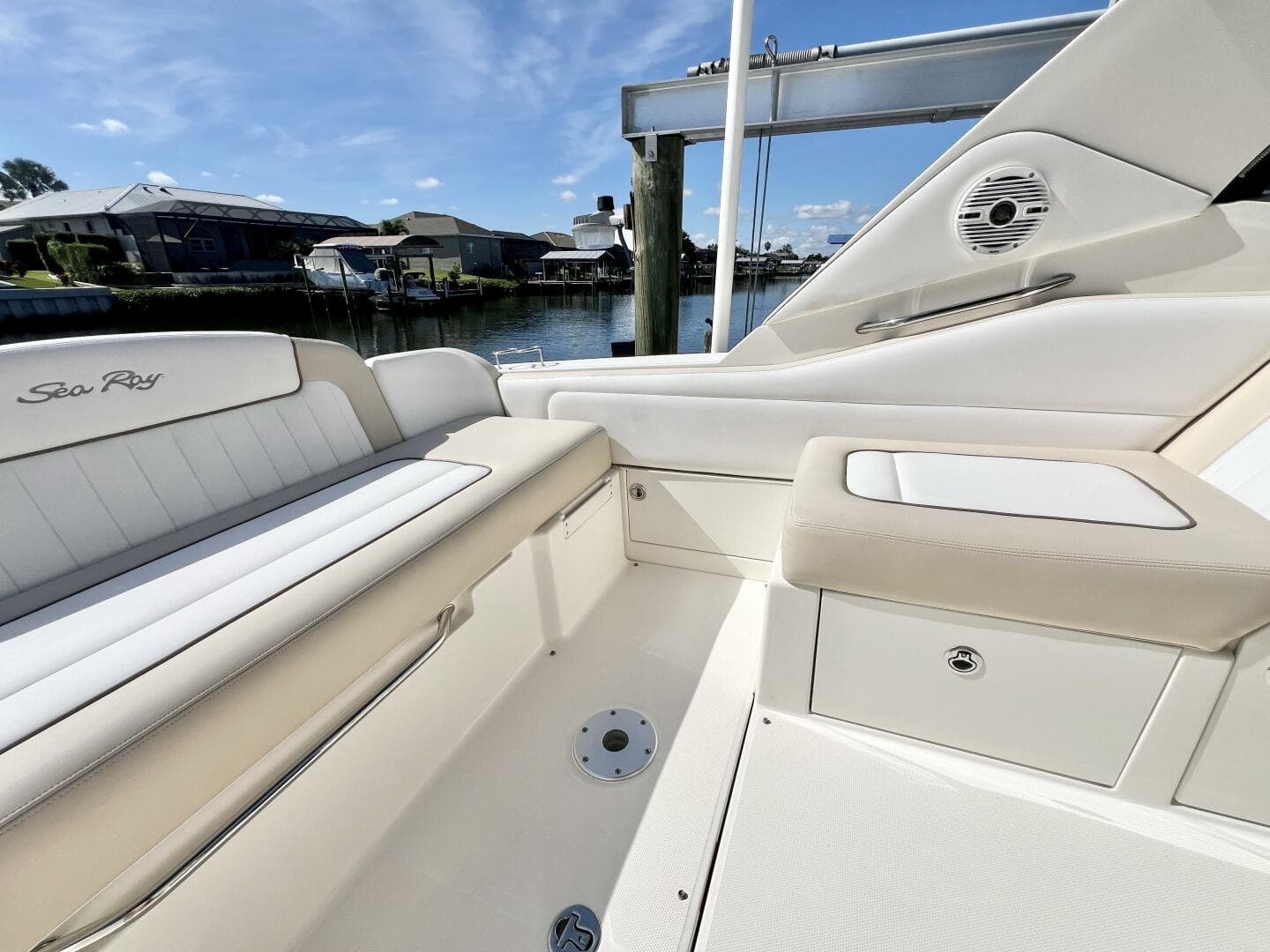 2012 Sea Ray 310 Sundancer — photo 9