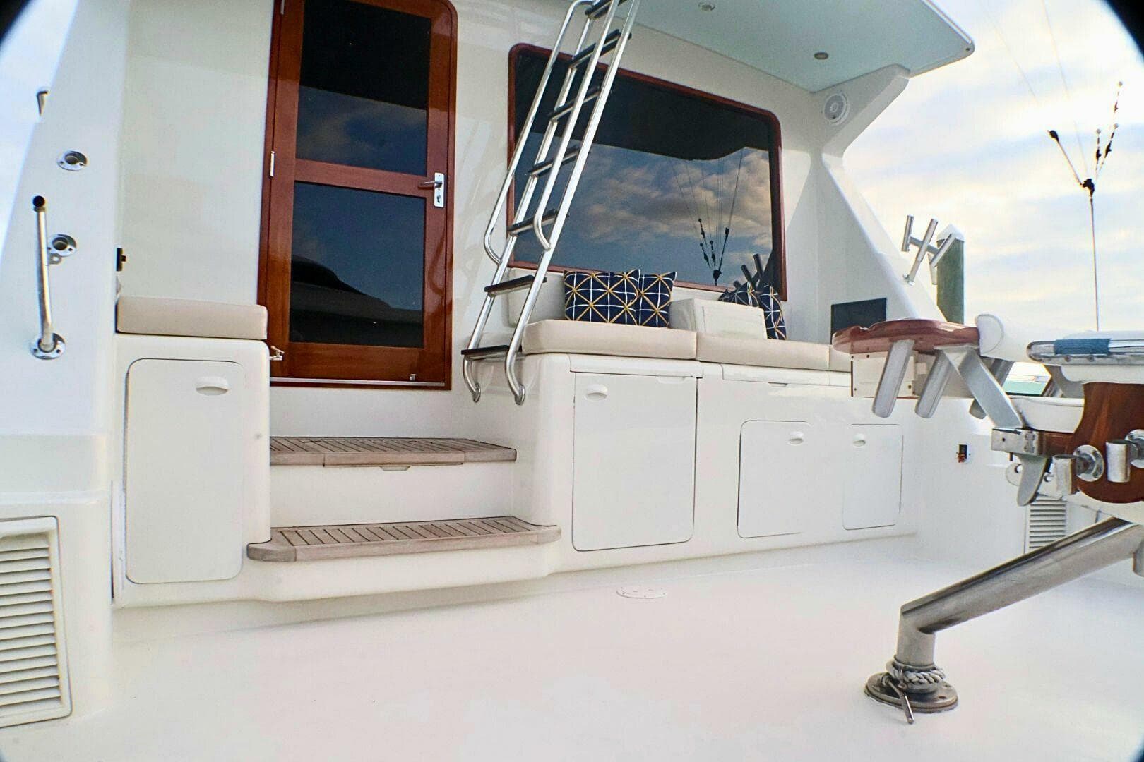 2001 Donzi 73 Sport Yacht — photo 4