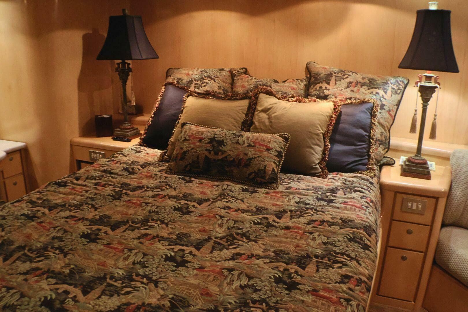 2001 Donzi 73 Sport Yacht — photo 27