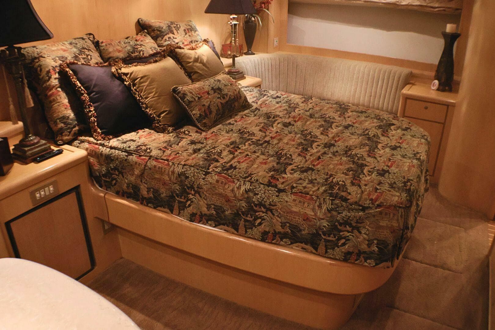 2001 Donzi 73 Sport Yacht — photo 24