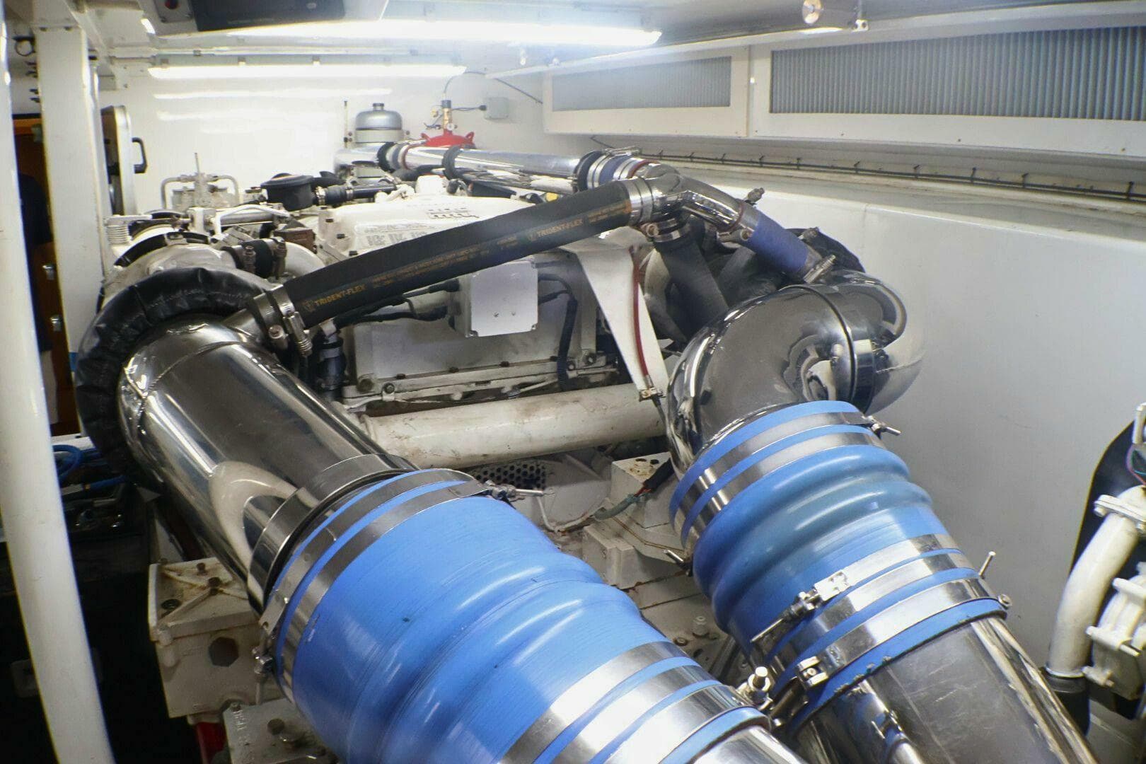 2001 Donzi 73 Sport Yacht — photo 68