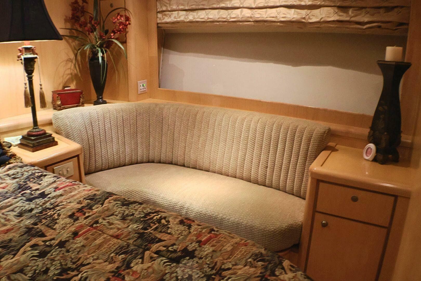 2001 Donzi 73 Sport Yacht — photo 28