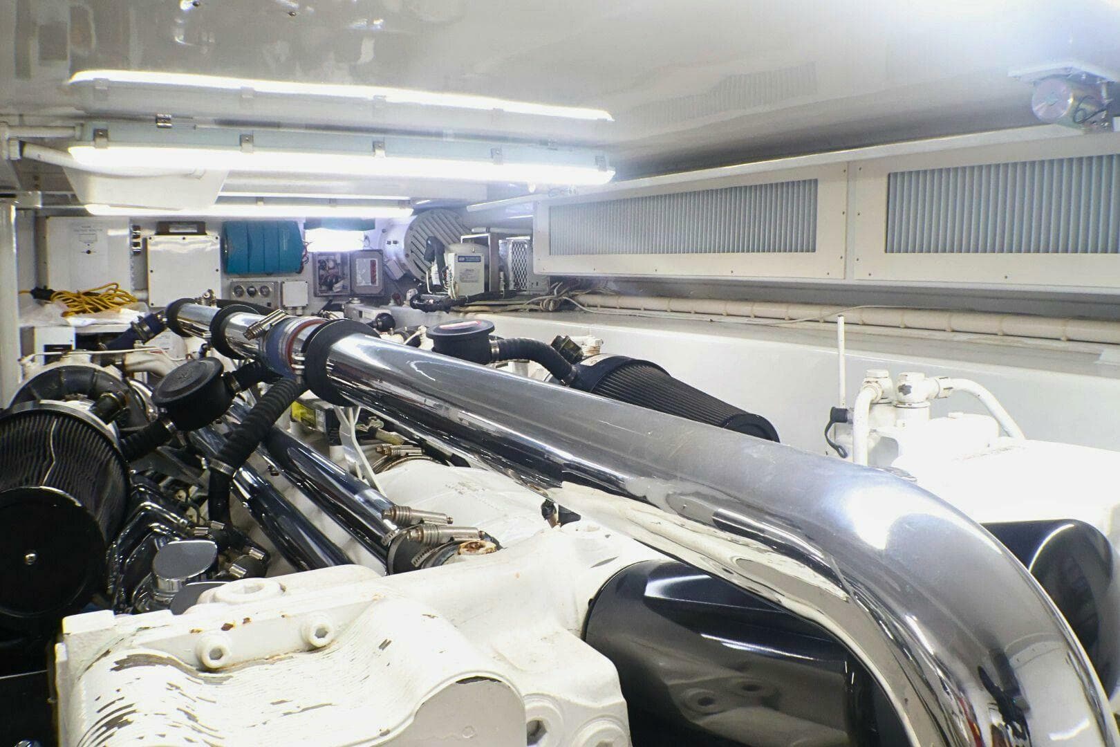 2001 Donzi 73 Sport Yacht — photo 76